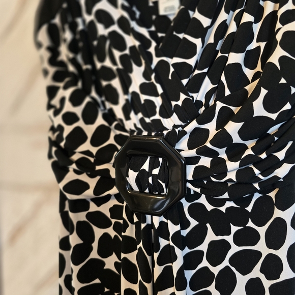 White House Black Market Black and White Scoop Neck Sundress - Picture 2 of 10